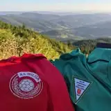 Kibice Górnika Wieliczka szykują się na pierwszy mecz sezonu – w tle wschód słońca na Babiej Górze