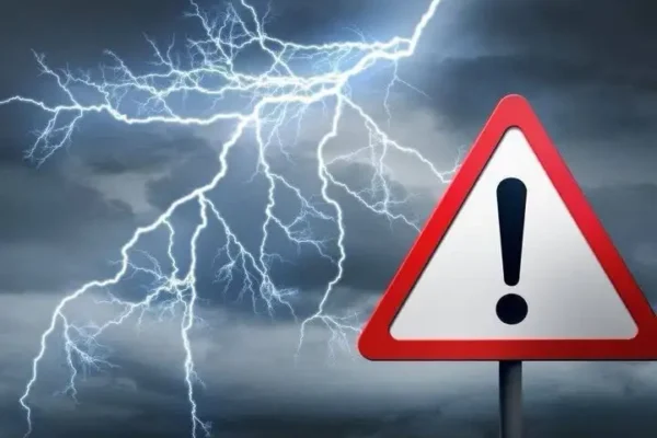 Ostrzeżenie meteorologiczne: burze z gradem i silnym wiatrem w nocy