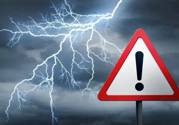 Ostrzeżenie meteorologiczne: burze z gradem i silnym wiatrem w nocy