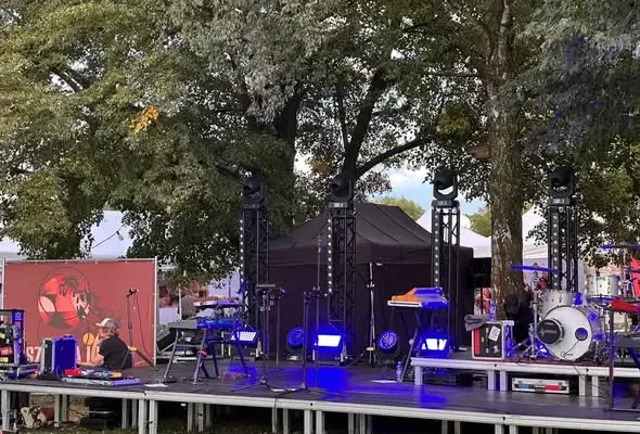 VI Niepołomicki Festiwal Wina trwa – dziś koncert Fish Emade Tworzywo