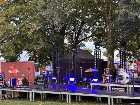 VI Niepołomicki Festiwal Wina trwa – dziś koncert Fish Emade Tworzywo